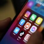 انڈونیشیا کا کم عمر بچوں کے سوشل میڈیا استعمال پر پابندی لگانے کا اعلان