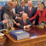 ایران سے جنگ کے بعد اوول آفس میں ٹرمپ کیلئے خصوصی دعا