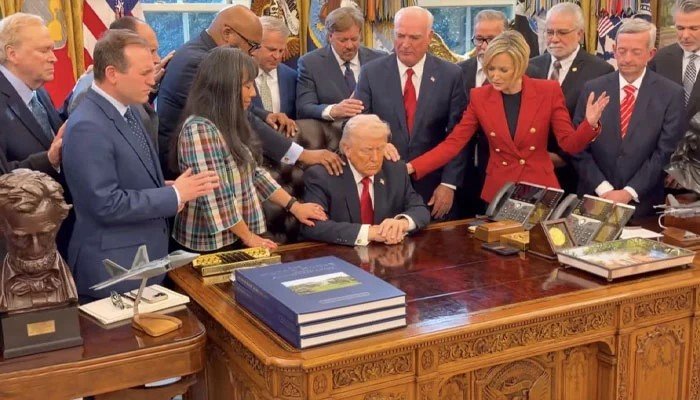 ایران سے جنگ کے بعد اوول آفس میں ٹرمپ کیلئے خصوصی دعا