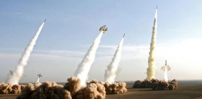 ایران نے اسرائیل کے بن گوریان ایئرپورٹ پر میزائلوں کی بارش کر دی