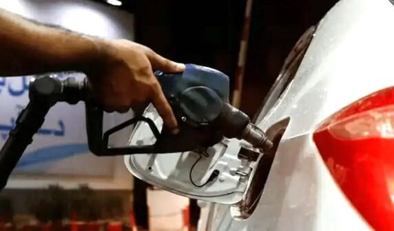 عوام کو کوٹے کے مطابق پیٹرول الاٹ کرنے کا فیصلہ،حکومتی ایپ کی تیاری جاری