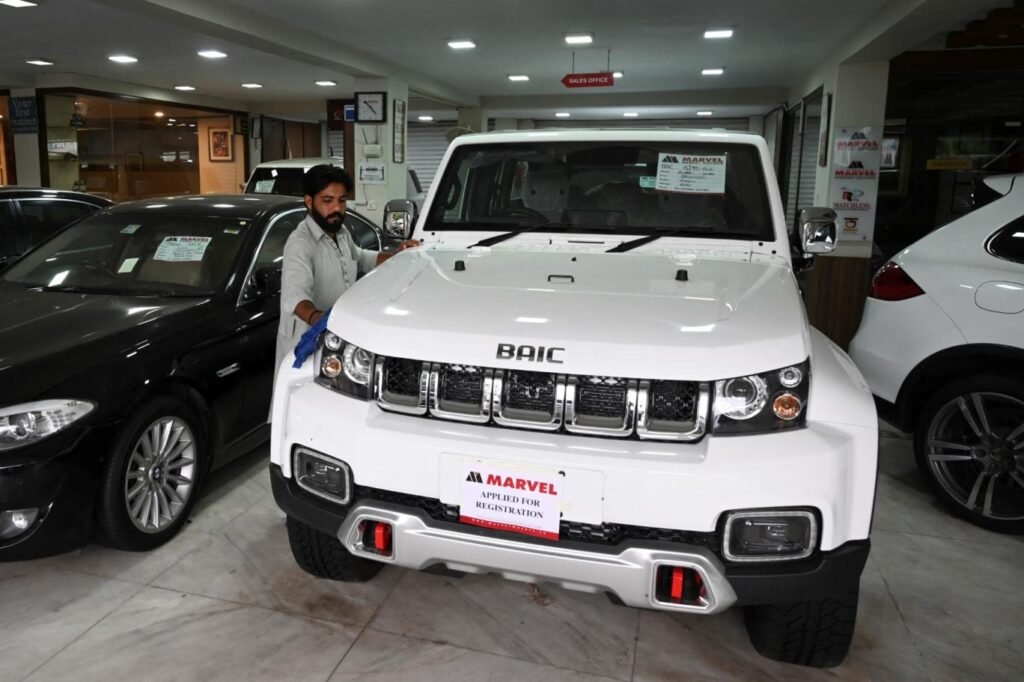 لگژری گاڑیوں کے فیول پر لیوی میں 300 روپے فی لیٹر اضافہ