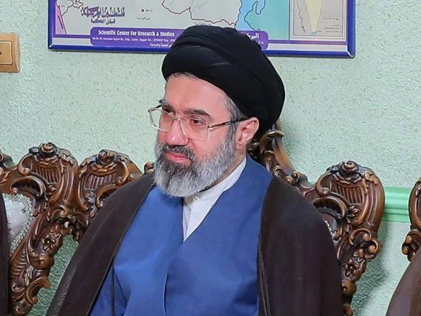 والد کے بعد مجتبی خامنہ ای ایران کے نئے سپریم لیڈر منتخب