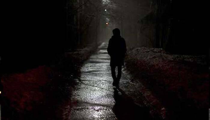 پاکستان میں مرد و خواتین کی برابر تعداد رات تنہا باہر نکلتے ہوئے خوف کا شکار، سروے