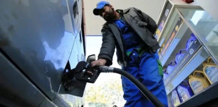 پیٹرول کی قیمت، پاکستان میں بڑا اضافہ، پڑوسی ممالک میں کم کیوں؟ سوالات اٹھنے لگے