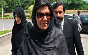 خیبر پختونخوا حکومت سے علیمہ خانم کی بتدریج دوری، اختلافات کی اندرونی کہانی