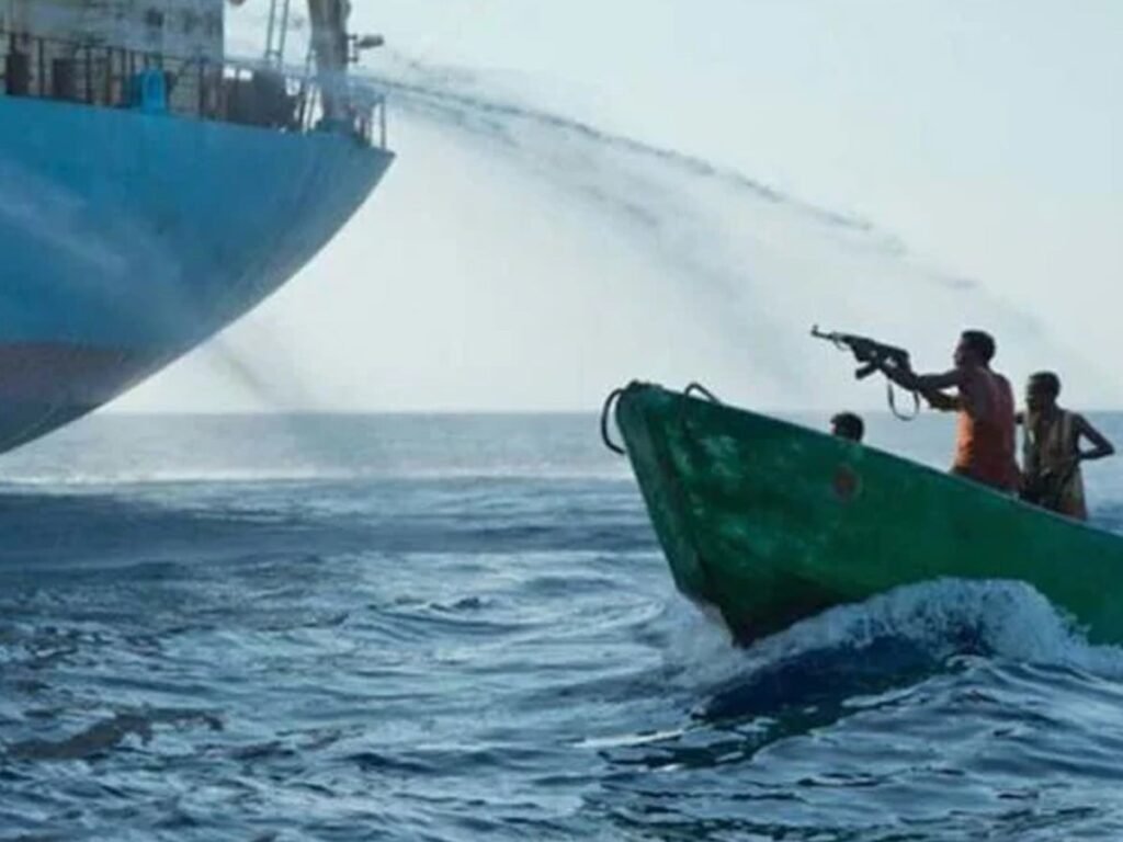 صومالی قزاقوں کے آئل ٹینکر پر حملے میں 11پاکستانی یرغمال