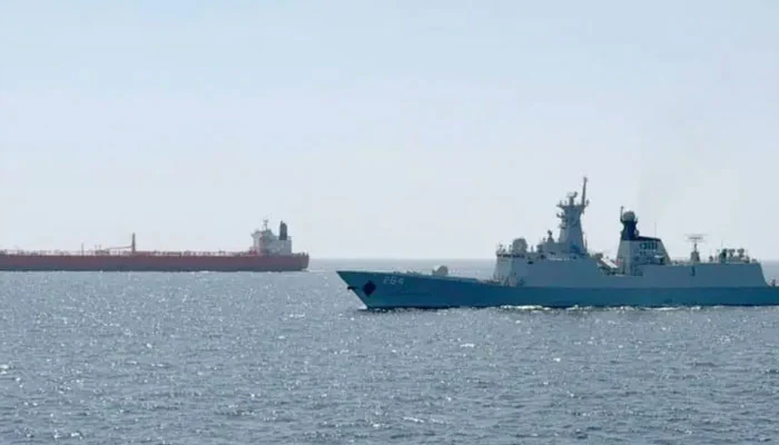 دو پاکستانی جہازوں کو انکار کے چند گھنٹوں بعد آبنائے ہرمز سے گزر نے کی خصوصی اجازت مل گئی