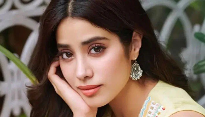 کم عمری میں اپنی جعلی تصاویر فحش ویب سائٹ پر دیکھیں، جھانوی کپور کا انکشاف