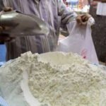 کراچی ، شہری بدستور خود ساختہ مہنگے داموں آٹا خریدنے پر مجبور
