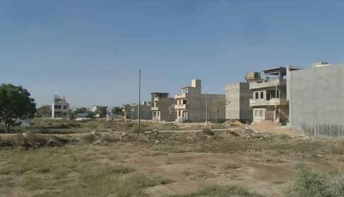 ڈاکٹر عاصم کے چہیتے ڈی سی نے گلبرگ بلاک 13 کو نوگو ایریا بنا دیا