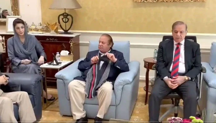 وزیراعظم نے پیٹرولیم قیمتوں پر نواز شریف کو اعتماد میں لیا