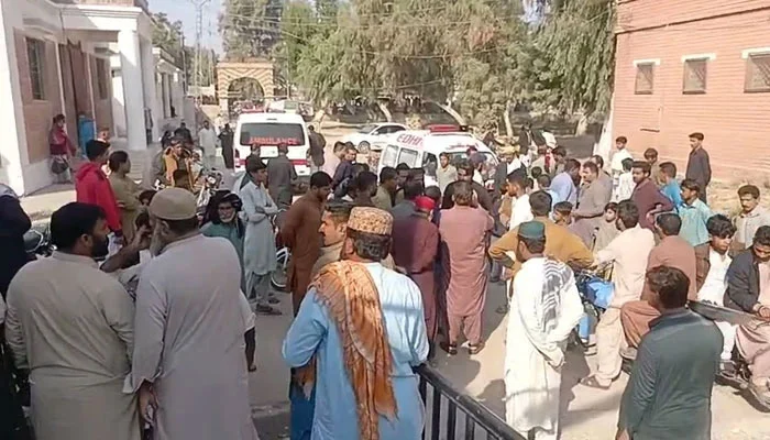 باراتیوں کی بس کھائی میں جا گری، 8 باراتی جاں بحق