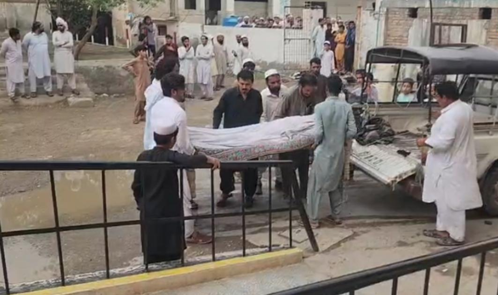 ٹانک میں ایف سی گاڑی حادثے کا شکار،4جوان جاں بحق، 22زخمی