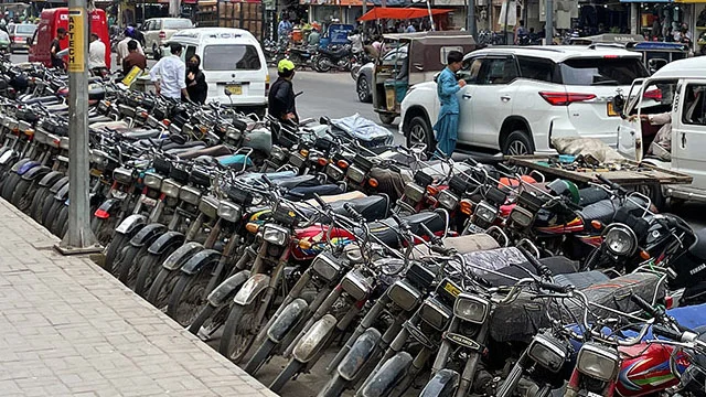 لیاقت آباد دس نمبر فلائی اوور کے نیچے کمرشل پارکنگ جاری