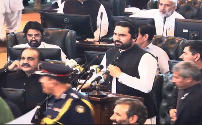 خیبرپختونخوا کا 2122 ارب کا بجٹ پیش، تنخواہ و پنشن میں 7 فیصد اضافہ