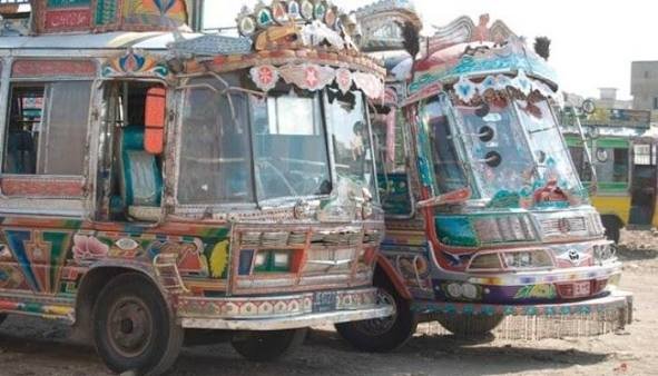 کراچی میں بھاری جرمانوں کیخلاف ٹرانسپورٹرز کی ہڑتال