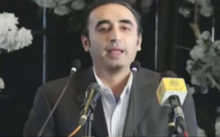 رائیونڈ کا شہری آزاد کشمیر کا وزیراعظم بننا چاہتا ہے، بلاول بھٹونے نواز شریف کو آڑے ہاتھوں لے لیا