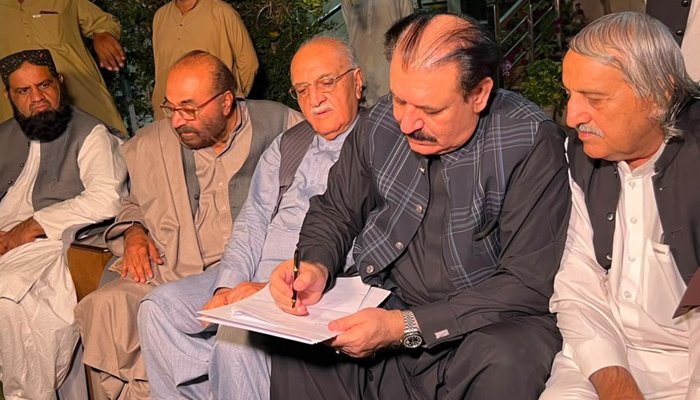 شہدائے زیارت لواحقین کے درمیان مذاکرات کامیاب، دھرنا ختم