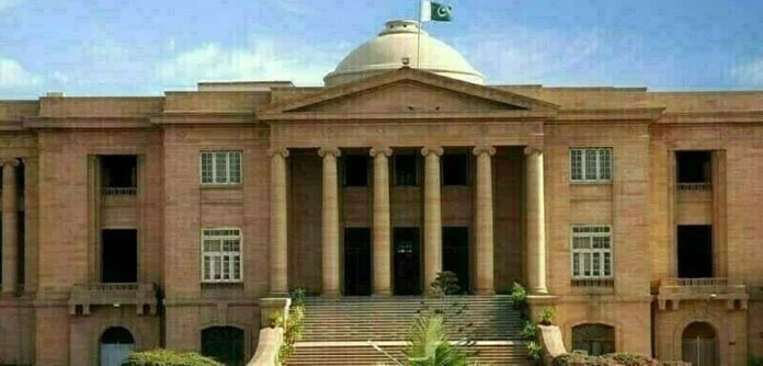 غیر قانونی تعمیرات پر سندھ ہائیکورٹ برہم، مسماری کے اخراجات متعلقہ بلڈنگ افسر کی تنخواہ سے وصولی کا حکم