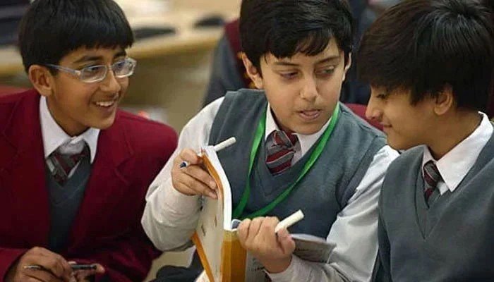 محکمہ تعلیم سندھ، اضافی فیس وصولی، اسکولوں کے خلاف کارروائی کا فیصلہ