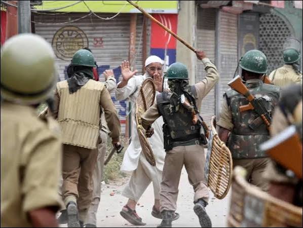 مقبوضہ کشمیر میں بھارتی مظالم کی نئی لہر، ہزاروں کشمیری پابند سلاسل