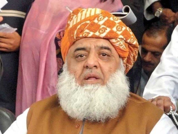 فضل الرحمان کا بیان توہین آمیز نہیں تھا، کراچی بار  نے مذمتی قرارداد واپس لے لی