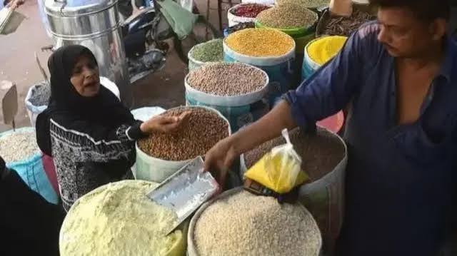مہنگائی کا طوفان، آٹے کا بحران، عوام پریشان، معاشی نظام کا امتحان