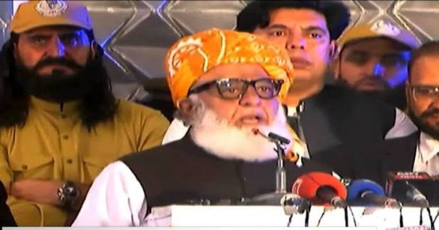 میں نے کوئی غلط بات نہیں کی، مجھے سرنڈر ہونے کیلئے پیدا ہی نہیں کیاگیا، مولانا فضل الرحمان