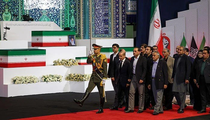 وزیراعظم اور فیلڈ مارشل کی تہران میں علی خامنہ ای کے تعزیتی اجتماع میں شرکت