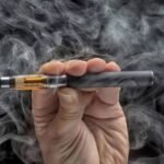 ویپنگ سے نوجوانوں میں دل کی بیماریوں، فالج کے خطرات