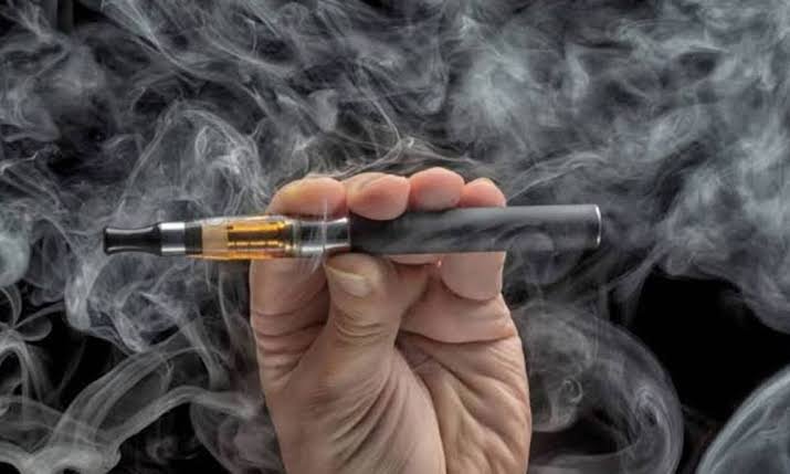 ویپنگ سے نوجوانوں میں دل کی بیماریوں، فالج کے خطرات