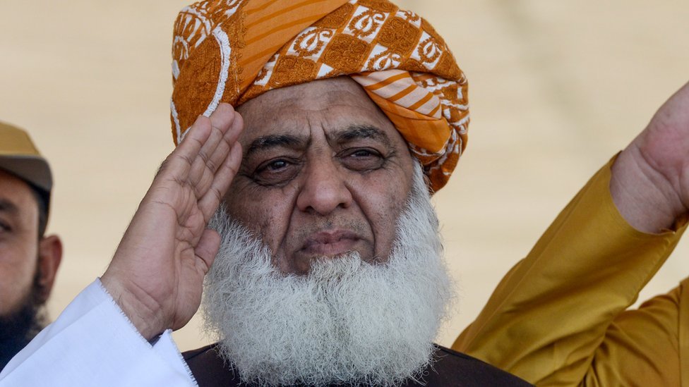 پارلیمنٹ اپنا کام کرے ادارے اپنا، سیاست میں مداخلت کی اجازت نہیں دیں گے،مولانا فضل الرحمان