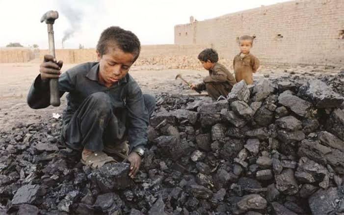 پاکستان میں اڑھائی کروڑ سے زائد بچے اسکولوں سے باہر ہونے کا انکشاف