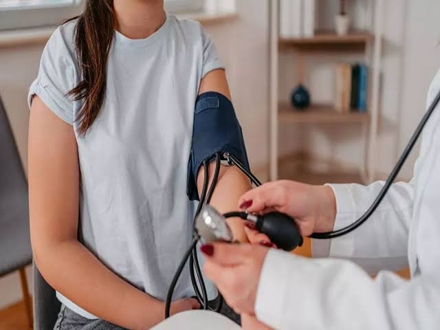 کراچی ، 18 سرکاری و نجی صحت مراکز میں سنگین بے ضابطگیاں