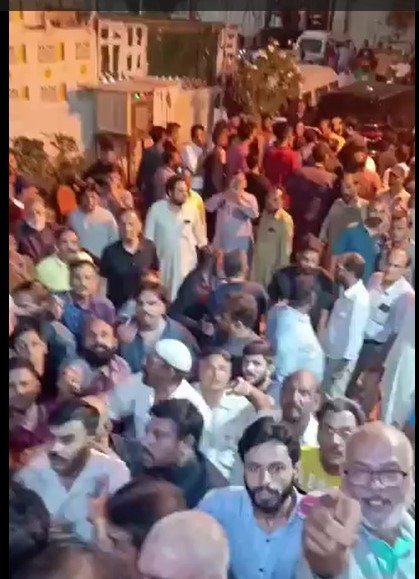 ایم کیو ایم مرکز میں دو گروپوں کا جھگڑا، ہوائی فائرنگ اور پتھراؤ سے 3 افراد زخمی
