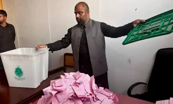 آزاد کشمیر انتخابات کا دوسرا مرحلہ، 8 نشستوں پر ن لیگ کامیاب، پیپلز پارٹی کی ایک سیٹ
