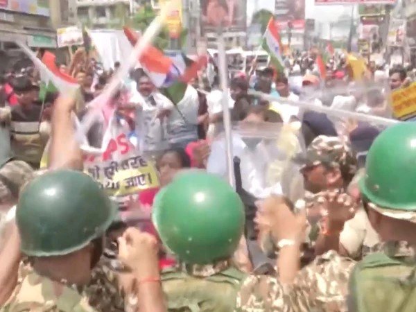 بھارت، امتحانی بے ضابطگیوں کے خلاف طلبہ سڑکوں پر آ گئے،مودی سرکار پر سخت تنقید