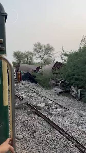 ریلوے کو کرپٹ افسران نے تباہی کے دہانے پر لا کھڑا کیا