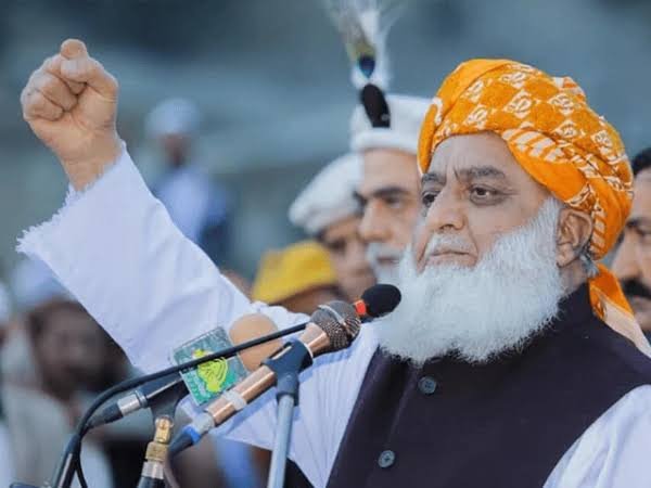 سیاسی و مذہبی جماعتوں کو تقسیم کرنے کی پالیسی ملکی مفاد میں نہیں، مولانا فضل الرحمان