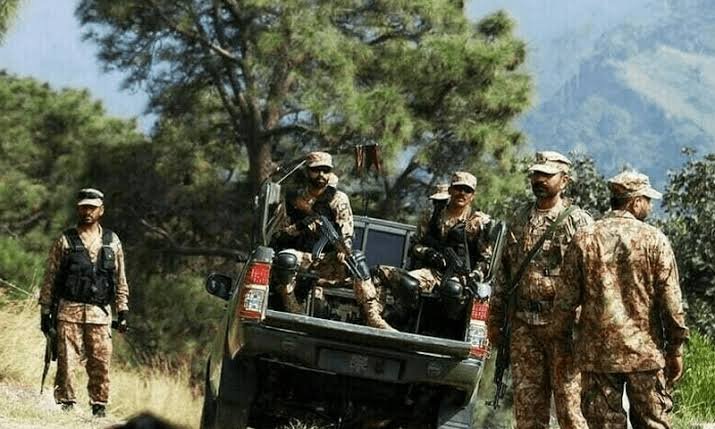 سیکیورٹی فورسز کی خیبر پختونخوا میں کارروائیاں، 10 دہشت گرد ہلاک