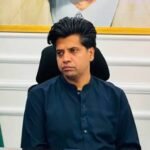 ٰشہباز گل نے عمران خان کے موبائل چوری کر کے بگڈ فون دیا، شفیع جان کا تہلکہ خیز دعوی
