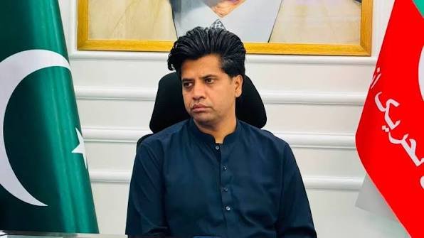 ٰشہباز گل نے عمران خان کے موبائل چوری کر کے بگڈ فون دیا، شفیع جان کا تہلکہ خیز دعوی