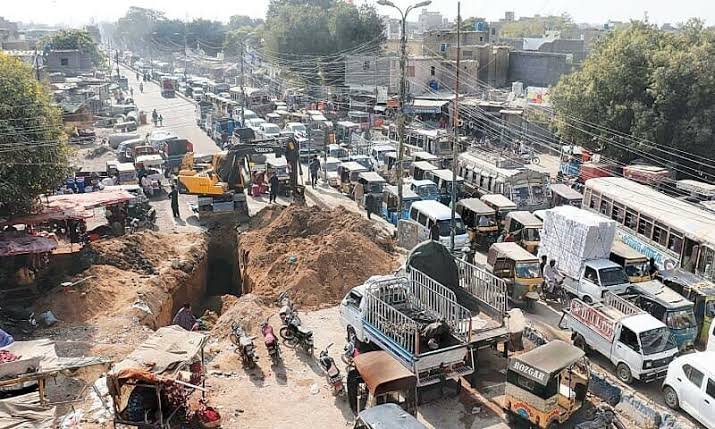 کراچی کا یونیورسٹی روڈ 15 ستمبر تک 100 فیصد مکمل ہو جائے گا، شرجیل میمن