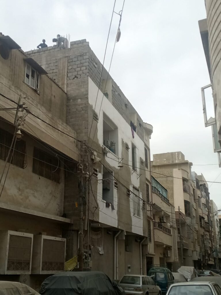 سندھ بلڈنگ، پرانی عمارتوں پر خلافِ ضابطہ اضافی منزلیں