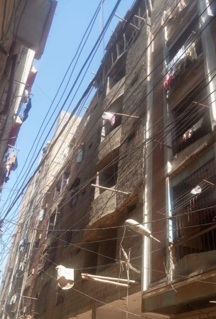 سندھ بلڈنگ، لیاری میں غیر قانونی تعمیرات ، نگرانی کا نظام بے اثر