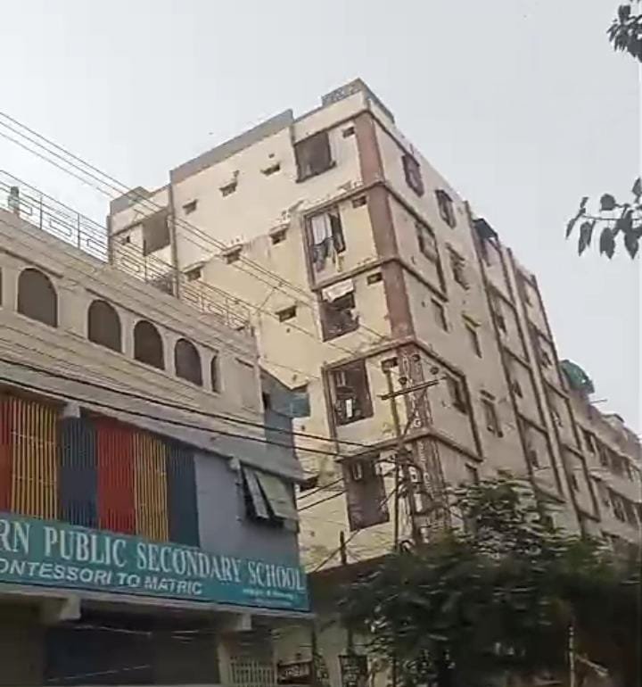 سندھ بلڈنگ، پرانی عمارتوں کی چھتوں پر نئی تعمیرات، شہری غیر محفوظ