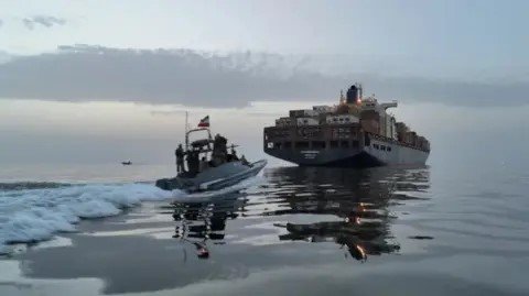 امریکی افواج نے خام تیل لے جانے والے 5 ایرانی جہازوں کو تباہ کردیا، سینٹکام