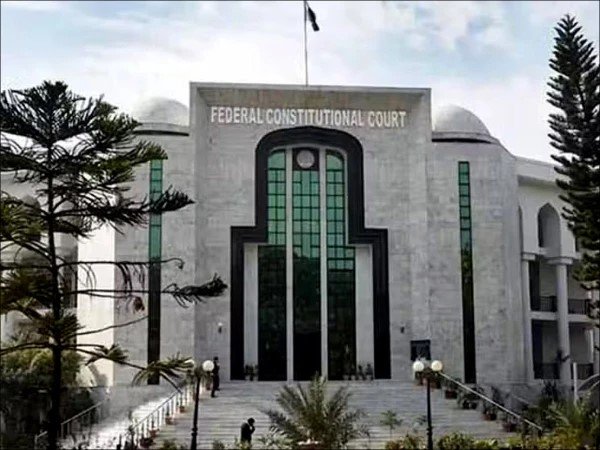 سول اور کرمنل کارروائی ایک ہی معاملے پر  ایک ساتھ نہیں چل سکتی، وفاقی آئینی عدالت کا اہم فیصلہ
