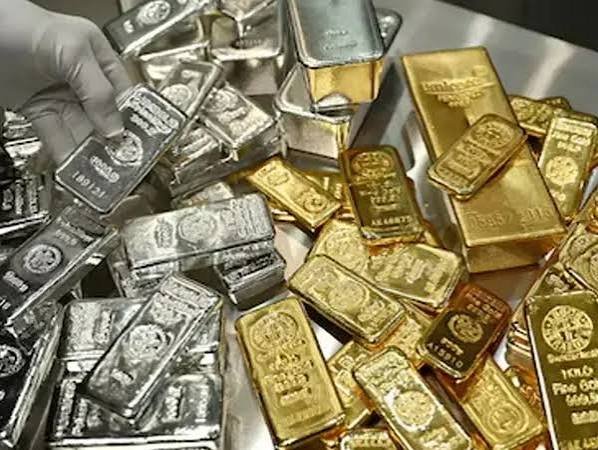 سونے اور چاندی کی عالمی و مقامی مارکیٹوں میں قیمت کم ہو گئی